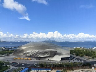 城市海滨风光全景图