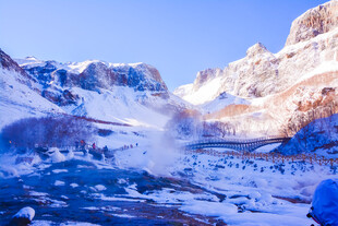 雪山壮丽风光