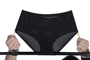 黑色女士内裤展示