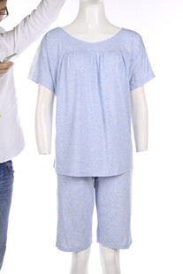 浅蓝色短袖短裤家居服套装