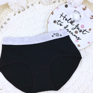 黑色女士内裤展示