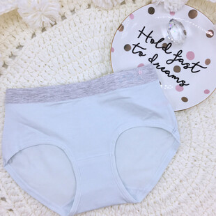 浅蓝色女士内裤展示