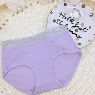 淡紫色女士内裤及装饰盘