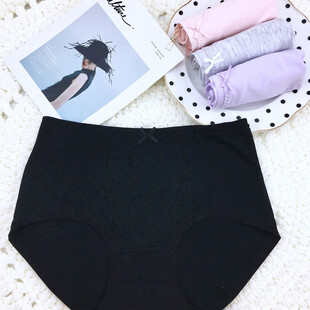 黑色女士内裤及配饰展示