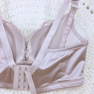 浅粉色女士内衣细节展示