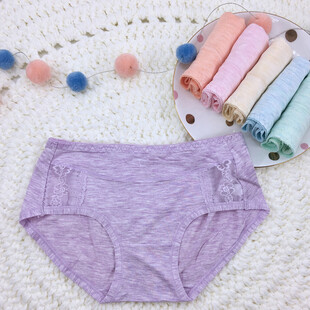 紫色女童内裤与彩色线团