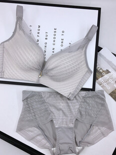 简约风女士内衣套装展示