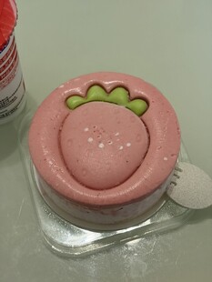 粉色草莓蛋糕