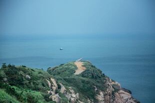 海边山峦美景