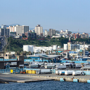 海滨城市多彩码头景观