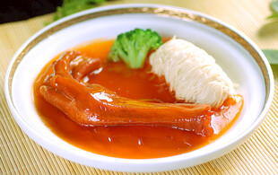 红烧鸭爪配米饭
