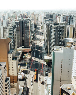 俯瞰繁华都市建筑群