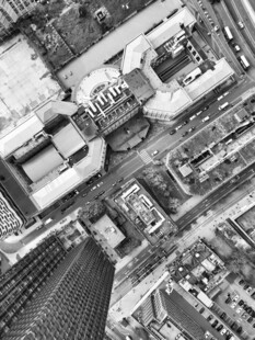 城市建筑鸟瞰黑白景观