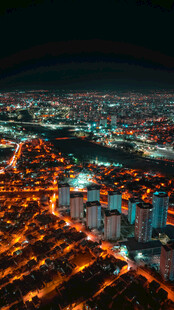 城市璀璨夜景俯瞰图