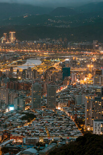 城市璀璨夜景俯瞰图