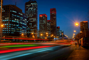城市夜景车流灯光轨迹