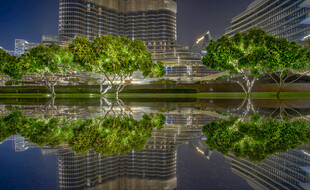 城市河畔夜景倒影之美
