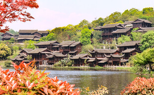 中式园林湖畔美景