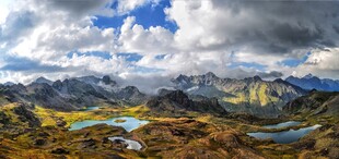 壮美高山湖泊风光