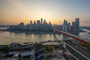 重庆城市天际线与跨江大桥