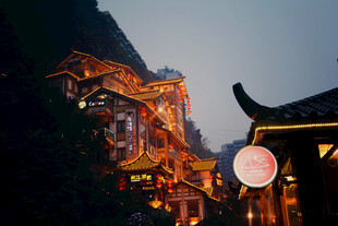 古街夜景中式建筑韵味浓