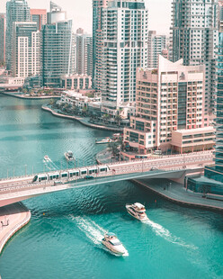 迪拜城市河畔风光