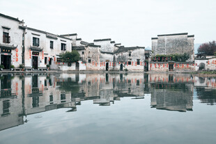 江南水乡建筑倒影美景