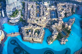 俯瞰水上建筑群景观