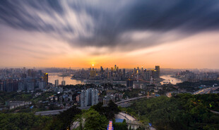 城市黄昏天际线壮丽景观