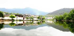 宁静山水间的美丽村落
