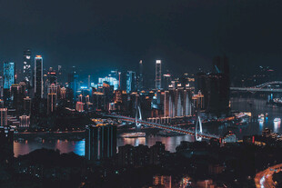 璀璨夜景中的城市灯火辉煌