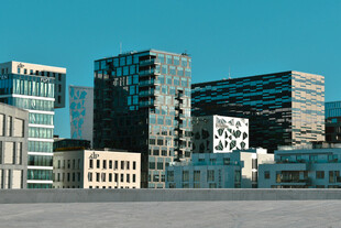 现代城市高楼建筑群景观