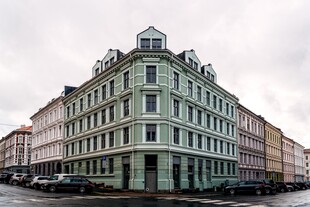 欧式多层转角建筑外观