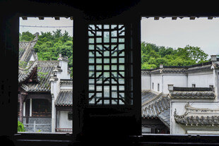 透过窗棂看中式古建筑