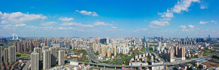 城市天际线全景俯瞰