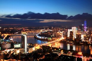 城市璀璨夜景俯瞰图