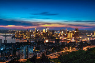 城市璀璨夜景俯瞰图