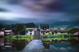 江南水乡古村烟雨朦胧景