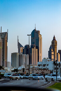 现代都市高楼林立景观