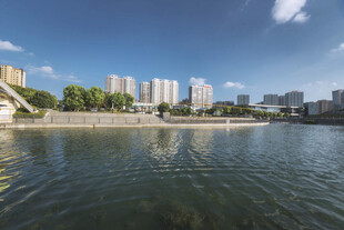 河畔城市风光美景