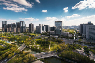 城市绿意景观俯瞰