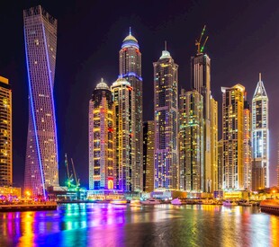 迪拜璀璨夜景高楼映水