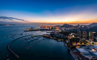 城市海滨黄昏美丽风光