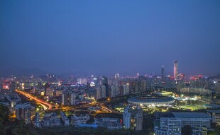城市夜景俯瞰图