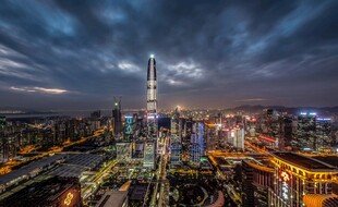城市璀璨夜景俯瞰图