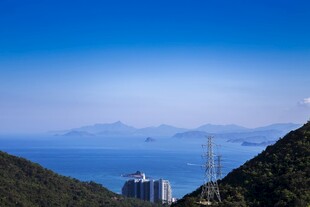 山海间的城市与辽阔海景