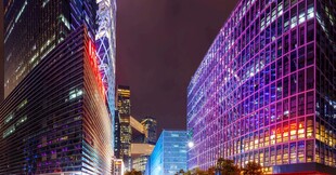 都市璀璨夜景摩天大楼