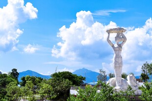 深圳南山区女娲石像