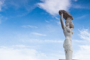深圳蛇口女娲补天雕像