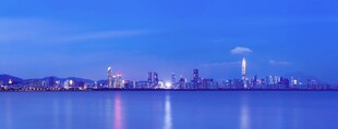 城市湖畔暮色美景